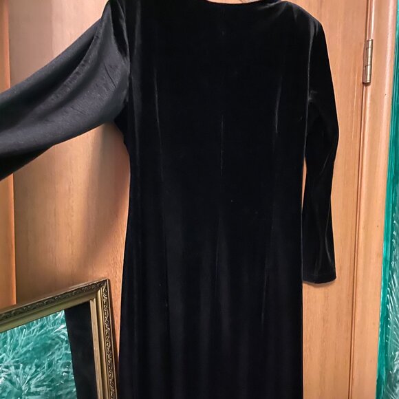 V.I.Petites Black Velvet Faux Wrap Around Long Dress - Picture 6 of 7